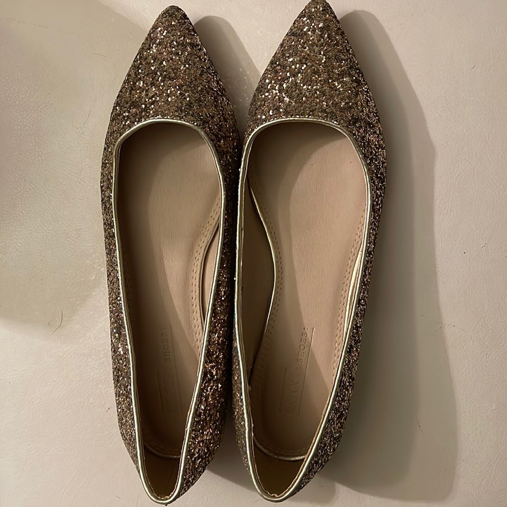 Sparkling 6 1/2 pointed toe shoes